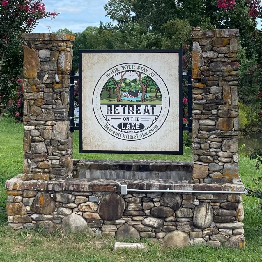 Retreat On The Lake Hiawassee Bagian luar foto